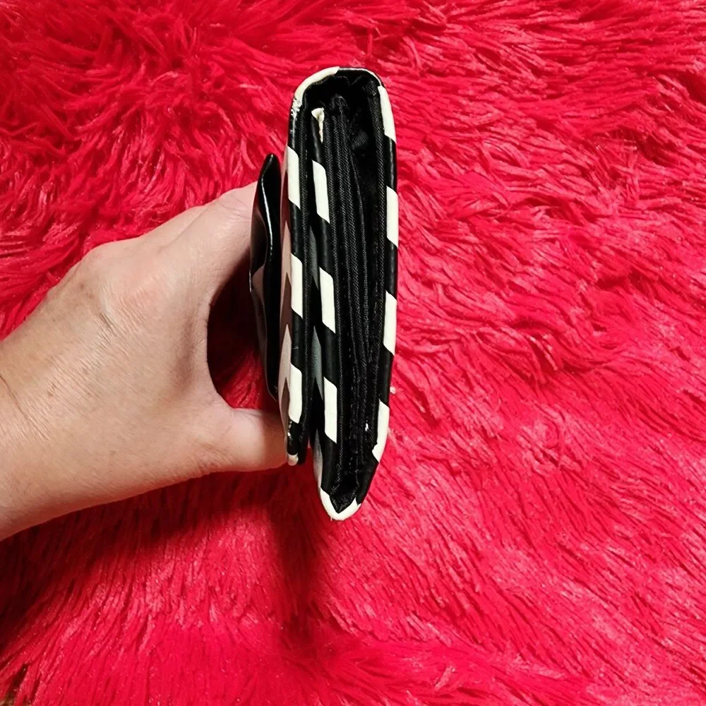 Black and White Wallet in a Beautiful Chevron Pattern with a Black Accent Bow